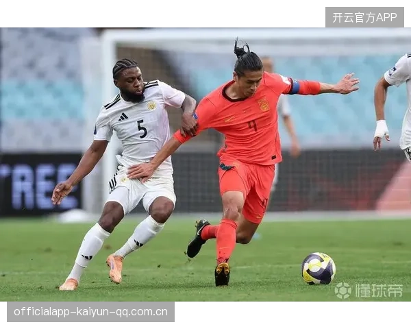 张玉宁禁区内强力头球得分的震撼瞬间